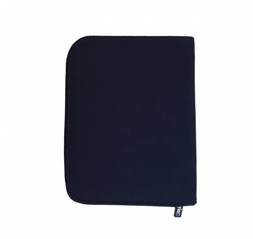 En stiliserad sköldpadda i mjuka gröna nyanser på en ljus bakgrund. Formen är enkel och minimalistisk.